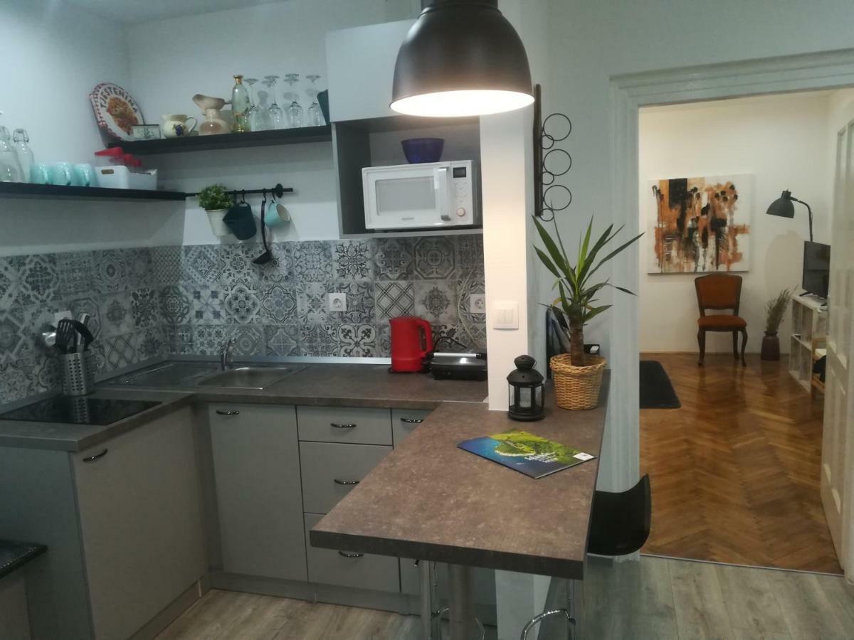 Deluxe Zoya Centar Apartment พูลา ภายนอก รูปภาพ
